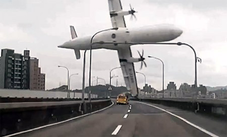 transasia airways accidente Hallan los cuerpos de 3 tripulantes tras el siniestro de TransAsia Airways